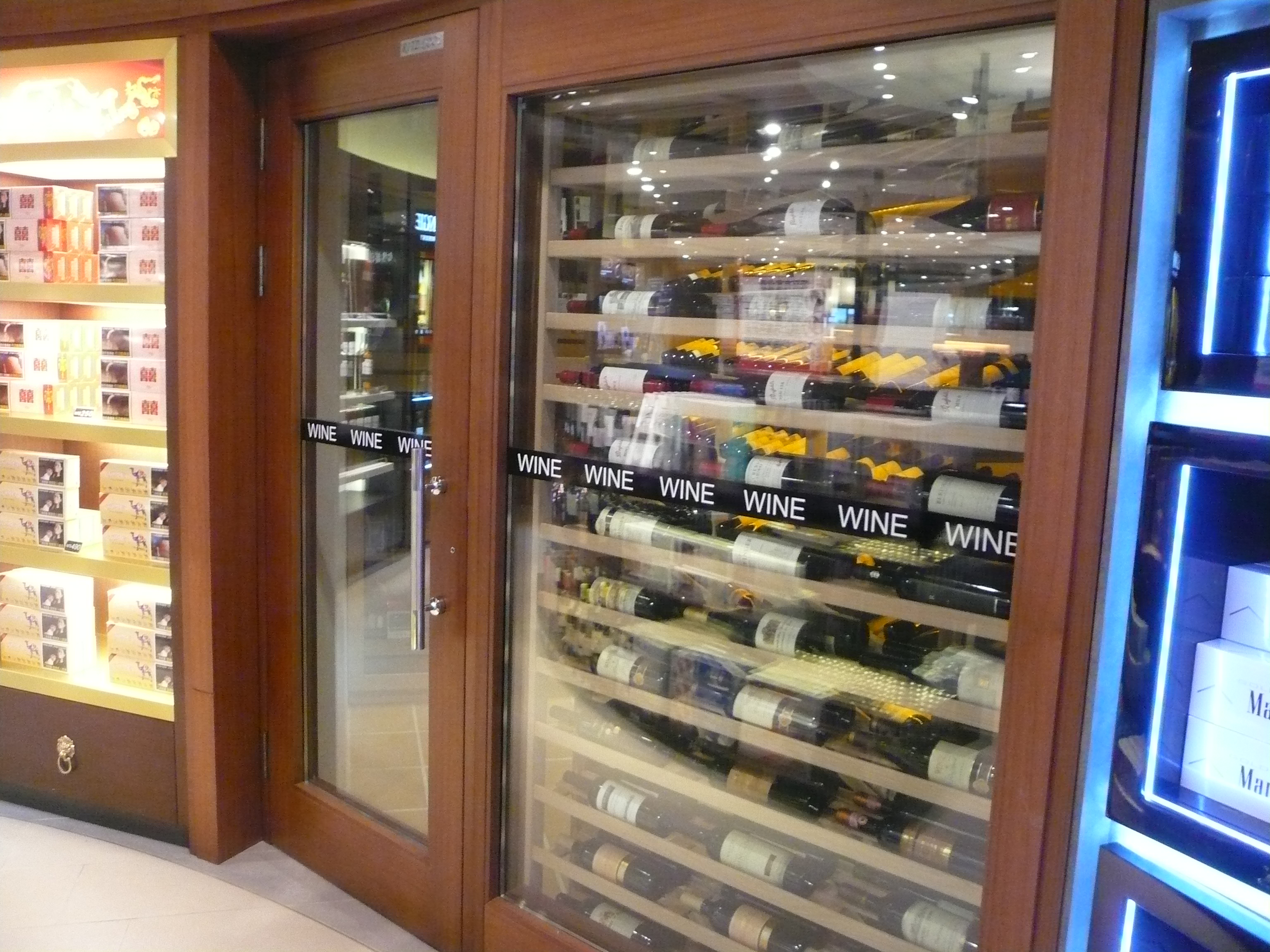 桃機第二航廈 D4登機門-采盟免稅店 